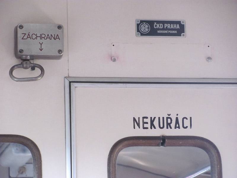 Vlaky Českých drah zajišťovaly na Osoblažce každodenní osobní dopravu a současně byly technickou atrakcí. Od 16. června 2022 až do odvolání vlaky ČD nahradí výlukové autobusy.