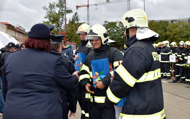 Dobrovolní hasiči z Vrbna pod Pradědem reprezentovali Moravskoslezský kraj v celorepublikové soutěži ve vyprošťování  osob z vraku auta. Foto: Andrea Martínková