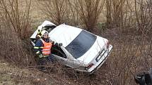 K nehodě BMW s těhotnou ženou vyjela v úterý okolo půl jedenácté dopoledne jednotka Hasičského záchranného sboru Moravskoslezského kraje ze stanice v Krnově a jednotka dobrovolných hasičů z Města Albrechtic.