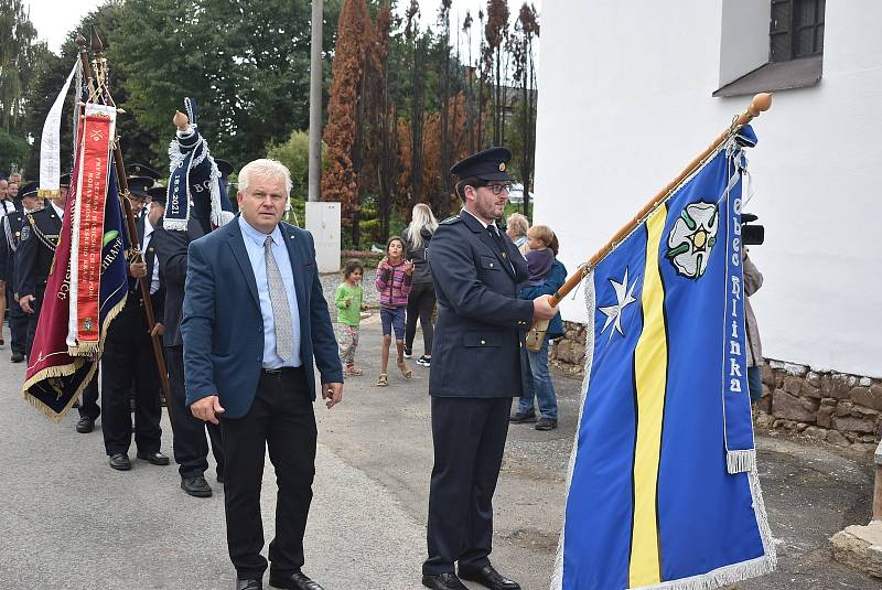 Hlinka přivítala návrat Rytíře. Dobrovolní hasiči připravili obřad žehnání praporu a oslavili 75 let od své jednotky. Vše uzavřela zábava Hlinka buduje, zpívá a tančí. Září 2021.