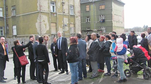 Do vyloučené lokali.ty ulic Vrchlického, Alšova, Mánesova v roce 2015 zavítal také ministr pro lidská práva Jiří Diensbier při návštěvě Krnova.