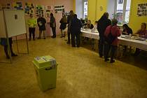 Volební okrsky na krnovském gymnáziu 27. ledna 2023.