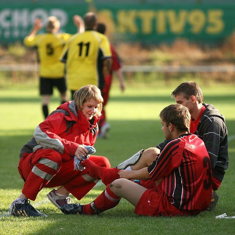 Fotbalisté Břidličné (ve žlutém) přivezli z Opavy tři důležité body díky gólům Chudého a Cálka.