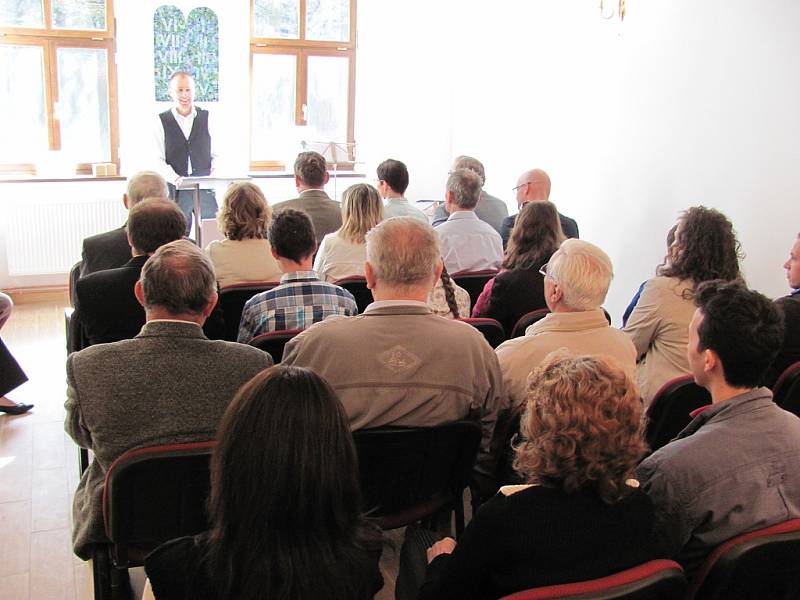 Spolkový dům U synagogy je projektem občanského sdružení Jesenický horský spolek. Jeho projekty na slavnostním otevření spolkového domu představili sourozenci Jan a Pavel Stejskalovi.