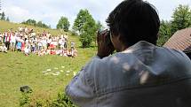 Folklorní kosení 27. července v osadě Chebzí na Jesenicku.