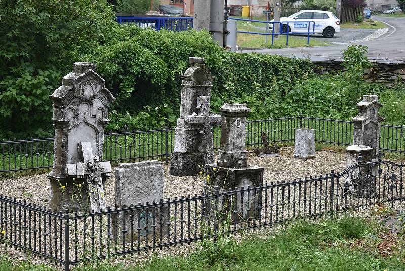 Mezina je dobrá adresa. Příměstská  obec v přírodě na břehu Slezské Harty leží pár kilometrů od Bruntálu.