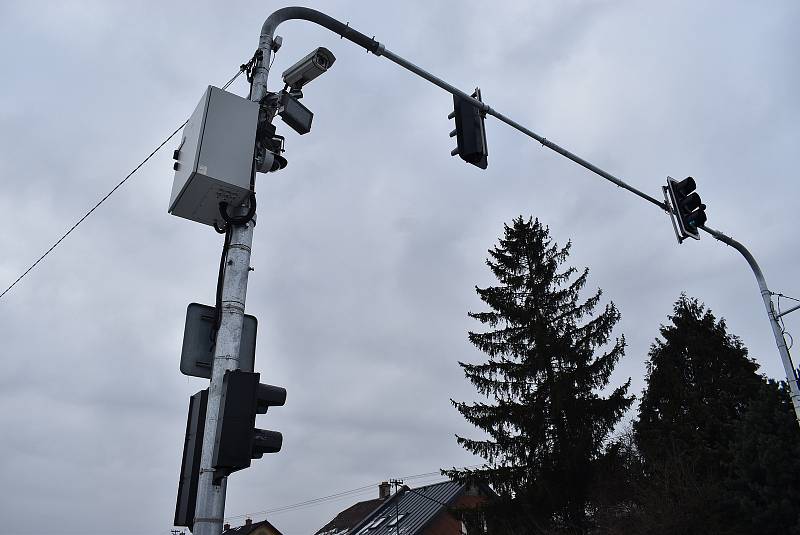 Dodržování rychlosti v Krásných Loučkách u Krnova už dva měsíce měří automatický radar, který také zdokumentuje přestupky.