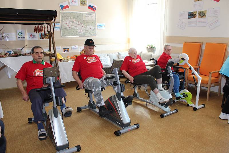 Ve Vrbně pod Pradědem ve čtvrtek 1. března odstartoval třetí ročník rotopedové soutěže mezi domovy seniorů, nazvaný Jedeme v tom společně 3 aneb Po vlastech československých. Soutěž zahájil ředitel Domova pro seniory ve Vrbně pod Pradědem a zároveň zaklad