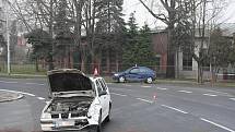 Nabouraný Opel i Seat, takový pohled se naskytl nejen zasahujícím policistům a hasičům na Bruntálské ulici v Krnově.