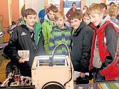Velký zájem, především u chlapců, vzbudila 3D tiskárna ve stánku Střední průmyslové školy a Obchodní akademie Bruntál.