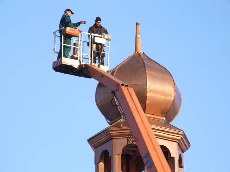 Býkovský kostel od války až do roku 2004 pořád jen chátral. Dnes má díky rekonstrukci novou fasádu, novou krytinu, nové jsou věž s bání, okna i dveře.