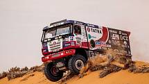 Jako nůž máslem projížděla Tatra 815 Buggyra dunami africké pouště. V pouštní oáze posádka najezdila několik tisíc kilometrů.