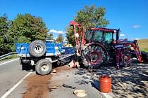 K vážné nehodě mezi traktorem a vozem VW Passat došlo v pátek 2. září 2022 dopoledne ve Starém Městě na Bruntálsku. 