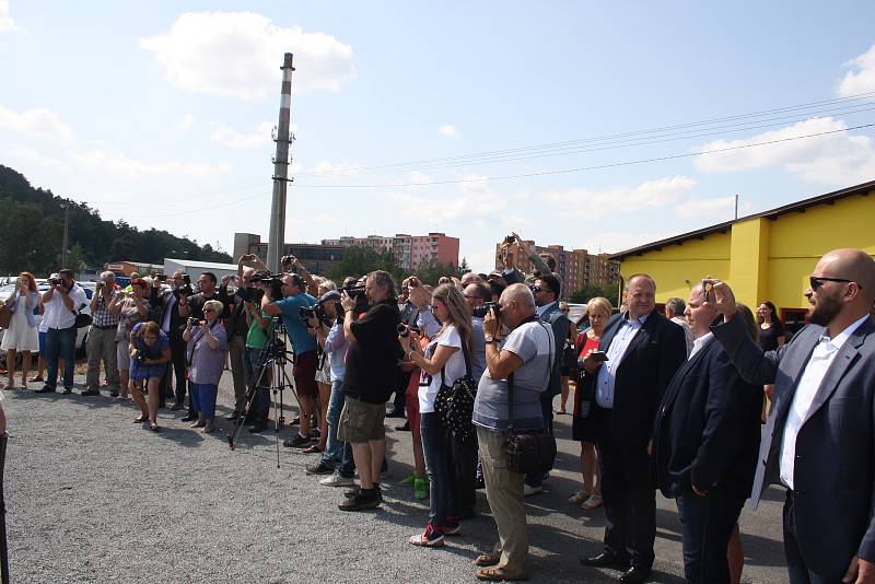 Výstavba obchvatu Krnova byla zahájena slavnostním poklepáním základního kamene.