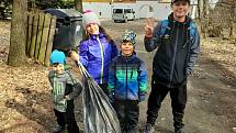 Dobrovolnickou akci Ukliďme Krnov již po sedmé uspořádal skautský oddíl Krnovská Trojka. Zapojily se hlavně rodiny s dětmi. Březen 2021.