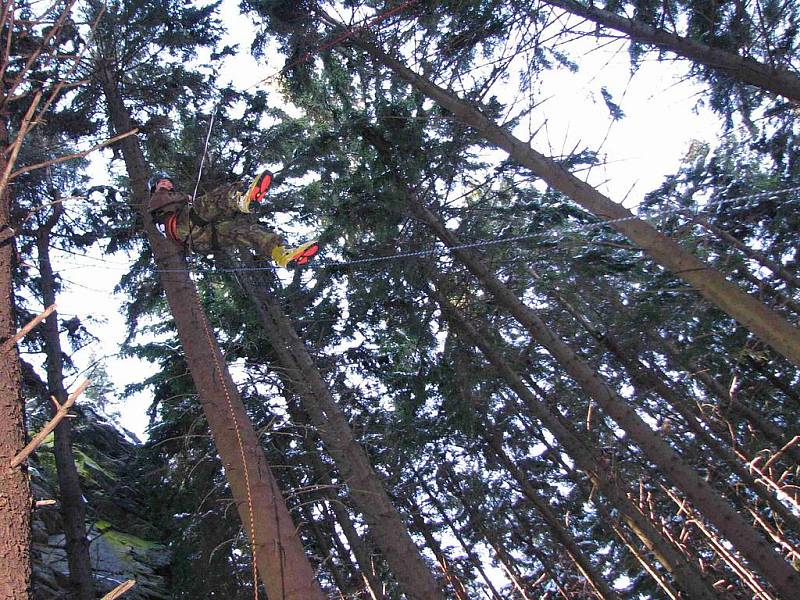 Závod Winter Survival, který se koná v Jeseníkách, potvrdil svou pověst nejnáročnější soutěže, kterou dokončí skutečně jen ti nejlepší. 