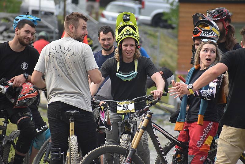 Bikepark Kopřivná v Jeseníkách pojal zahájení sezony jako zábavnou show pro celou rodinu.