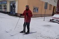 Nazout běžky a vyrazit do města? Vzhledem k aktuální sněhové nadílce a mrazům to na Krnovsku není problém. Leden 2024