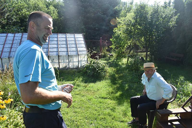 Starosta Třemešné Rostislav Kocián pozval návštěvu z Deníku na procházku obcí, protože obecní úřad  zrovna prochází rekonstrukcí.