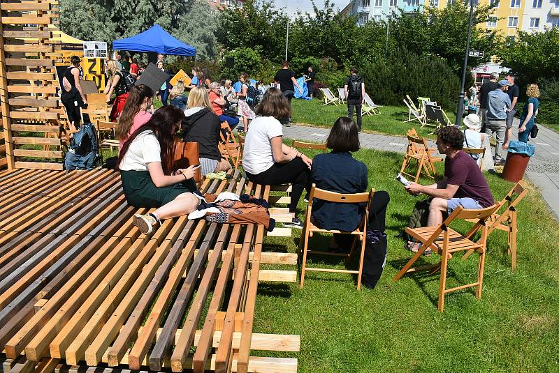 Festival Landscape hravou formou nabízí  Krnovanům zamyšlení nad městem a jeho funkcemi. Veřejné prostory oživily výstavy a umělecké instalace.