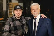 Krnovský rodák David Lukačovič se setkal s Petrem Pavlem při natáčení klipu před druhým kolem prezidentské volby. Požádal ho o vzkaz občanům Krnova.