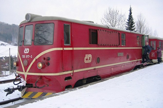 Na Osoblažce jezdí lokomotivy řady T47.0 od padesátých let. Tato s označením 705 917 byla kvůli havárii motoru vyřazena z provozu.