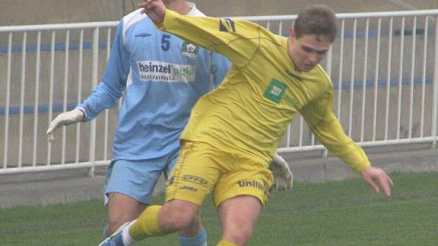 Krnovští fotbalisté rozstříleli ve 14. kole krajského přeboru, který se odehrál v neděli 1. listopadu, Vratimov 8:1.