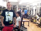 Do fitcenter chodí cvičit lidé od patnácti do šedesáti let. Nejčastěji ovšem mají mezi třiceti až čtyřiceti lety.