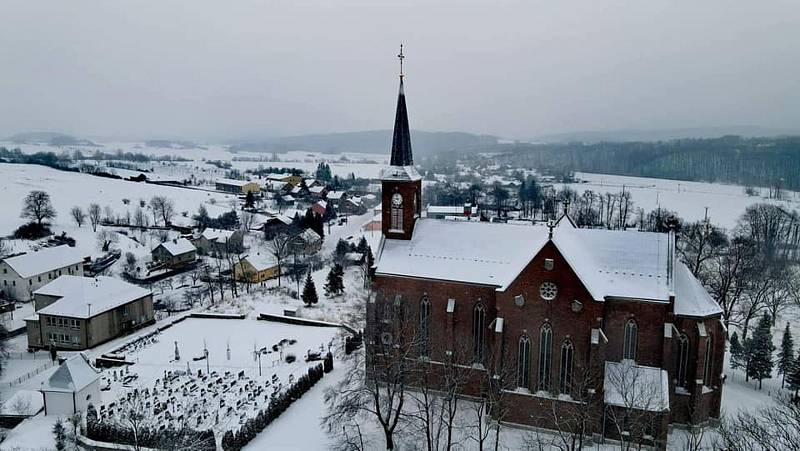 Krásu zasněžené Liptaně objevil pomocí dronu Zdeněk Caisberger.