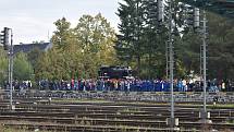 Krnované oslavili návrat zrekonstruované parní lokomotivy BS 200 na podstavec u hlavního nádraží. 1. října 2022