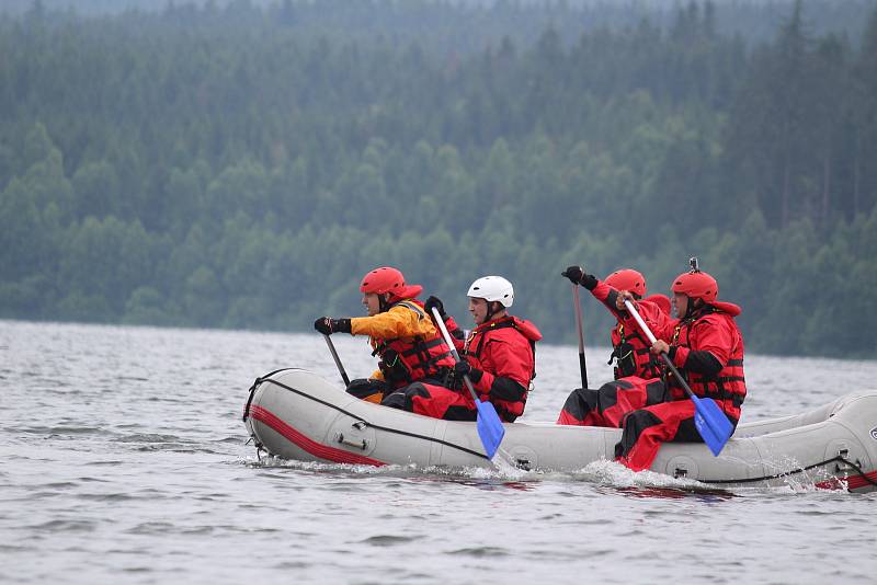 Na přehradě Slezská Harta proběhla soutěž ve vodním záchranářství.