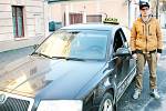 Senior taxi. Senioři v Bruntále si od 1. února mohou dopřát jízdu taxíkem k lékaři či na úřad za zvýhodněnou cenu.
