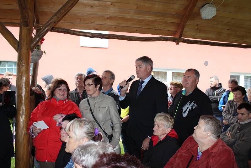 Prezident Miloš Zeman navštívil na Osoblažsku Slezské Pavlovice, kde se setkal s místními občany. Od nich dostal v druhém kole prezidentských voleb 89,41 procent hlasů. Doprovázel jej hejtman Moravskoslezského kraje Ivo Vondrák a starostka obce Slezské Pa