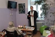 Farářka Miroslava Běhalová provedla v nemocnici bohoslužbu.
