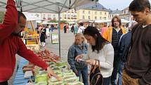 Farmářské trhy se na bruntálském náměstí Míru ve středu opět vydařily.