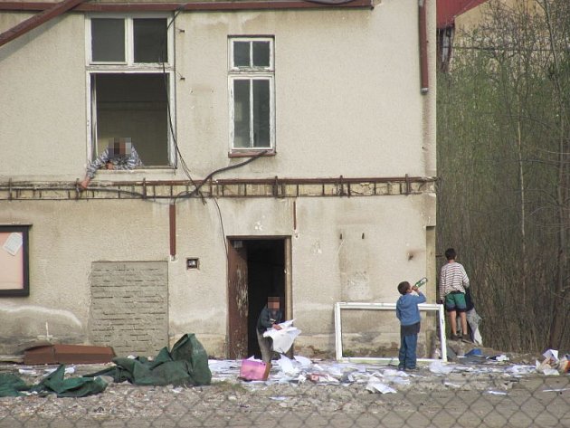 Demolice Slezskou komerční slévárnu SKS téměř vymazala z mapy Krnova. Zůstalo po ní několik hektarů stavební drti a pár budov, které láká hledače kovů, zloděje a vandaly.