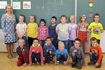 Prvňáčci ze Základní školy a Mateřské školy Jindřichov, jejich třídní učitelkou je Ludmila Schaffartziková.