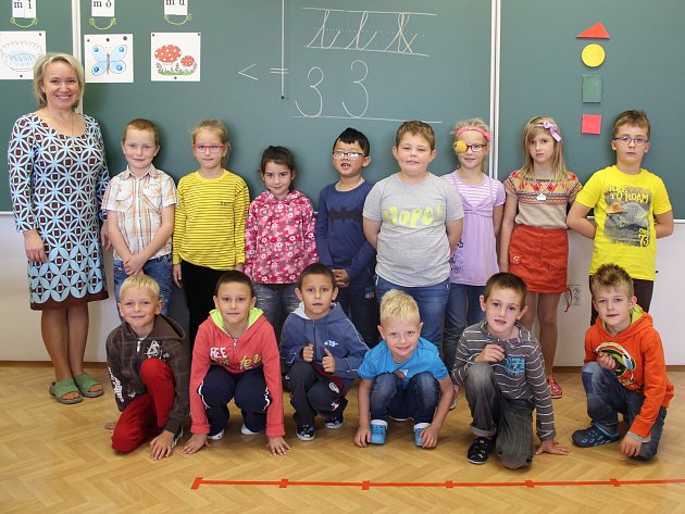Prvňáčci ze Základní školy a Mateřské školy Jindřichov, jejich třídní učitelkou je Ludmila Schaffartziková.