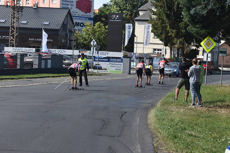 Milovníci kolečkových lyží vyrazili na čtyřicetikilometrový skimaraton, který má start i cíl v Rýmařově. 7.8.2022

