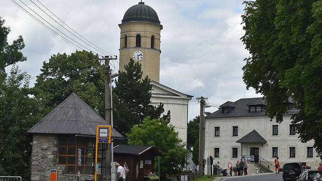 Pod Jiříkov spadají také místní části Kněžpole, Křížov, Sovinec a Těchanov.