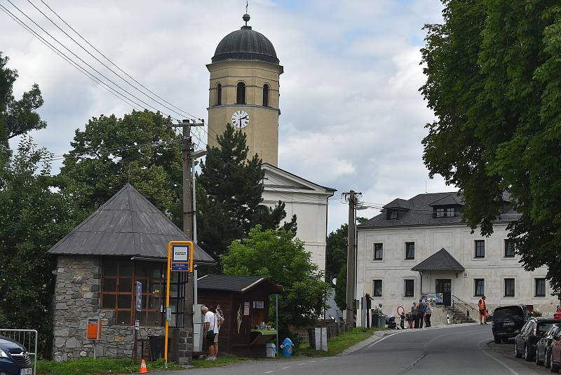 Pod Jiříkov spadají také místní části Kněžpole, Křížov, Sovinec a Těchanov.