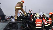 Dobrovolní hasiči z Vrbna pod Pradědem reprezentovali Moravskoslezský kraj v celorepublikové soutěži ve vyprošťování  osob z vraku auta. Foto: Andrea Martínková