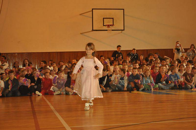 Základní škola na Dvořákově okruhu v Krnově vybrala svou školní Miss 2012. Slavnostní akce se konala v rámci oslav Dětského dne. 
