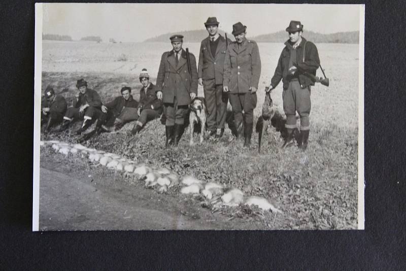 Kronika obce Leskovec nad Moravicí připomíná hon, který se uskutečnil na okolních polích 30. října 1971. O tak velkém počtu ulovených zajíců a dokonce bažantů si dnes myslivci v Leskovci mohou nechat jen zdát.