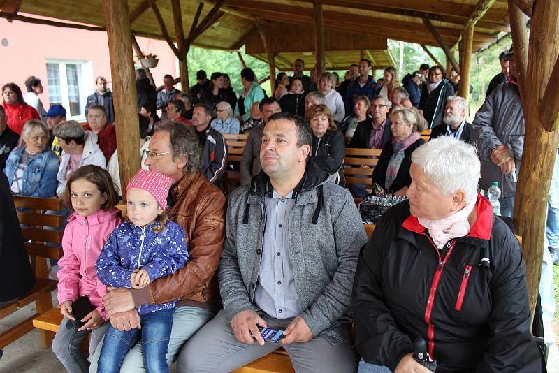 Prezident Miloš Zeman navštívil na Osoblažsku Slezské Pavlovice, kde se setkal s místními občany. Od nich dostal v druhém kole prezidentských voleb 89,41 procent hlasů. Doprovázel jej hejtman Moravskoslezského kraje Ivo Vondrák a starostka obce Slezské Pa