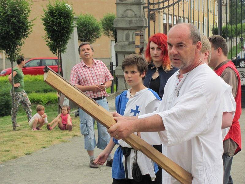 O víkendu se zámecká zahrada ve Slezských Rudolticích změnila ve stanové městečko a jeho nádvoří ožilo spoustou atrakcí.