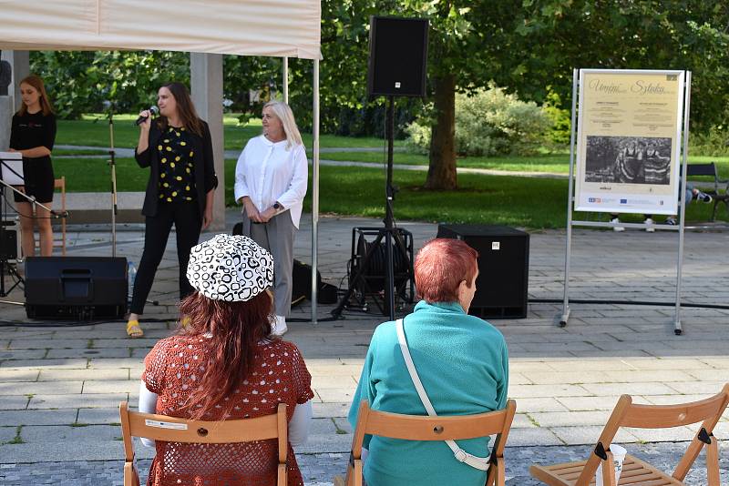 Výstavu historických fotografií Krnova zahájil koncert Wiktorie Wójtowicz. Byl to jeden z prvních koncertů cyklu „Náš pááááteček, aneb v létě nikam nespěcháme“.