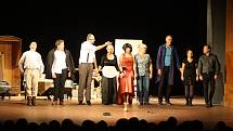 Lidové divadlo Krnov sklidilo ovace vestoje na premiéře hry Mátový nebo citron aneb Lupič v nesnázích.