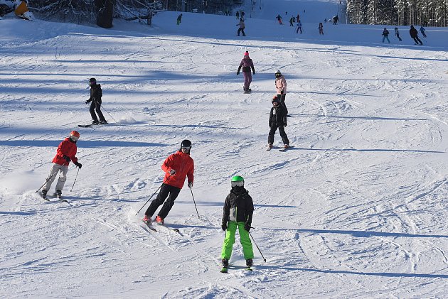 Zahájení nové sezóny ve ski areálu Kopřivná v Malé Morávce v Jeseníkách. 18. prosince 2022