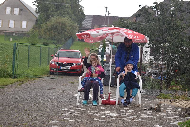 Fanoušci veteránů zamířili do Razové, kde je  na břehu Slezské Harty na jednom místě k dispozici parkoviště, přístav a letiště. 10. září 2022